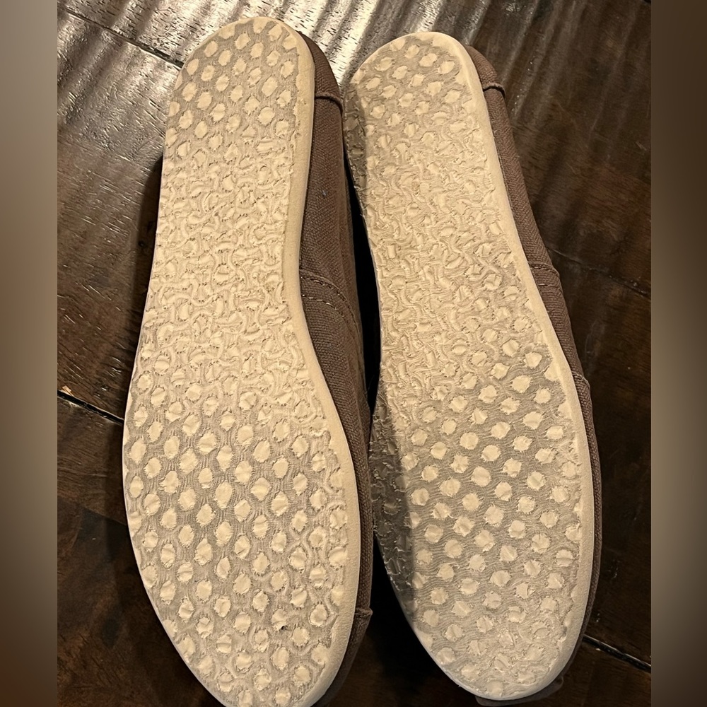 Toms - Picture 4 of 5